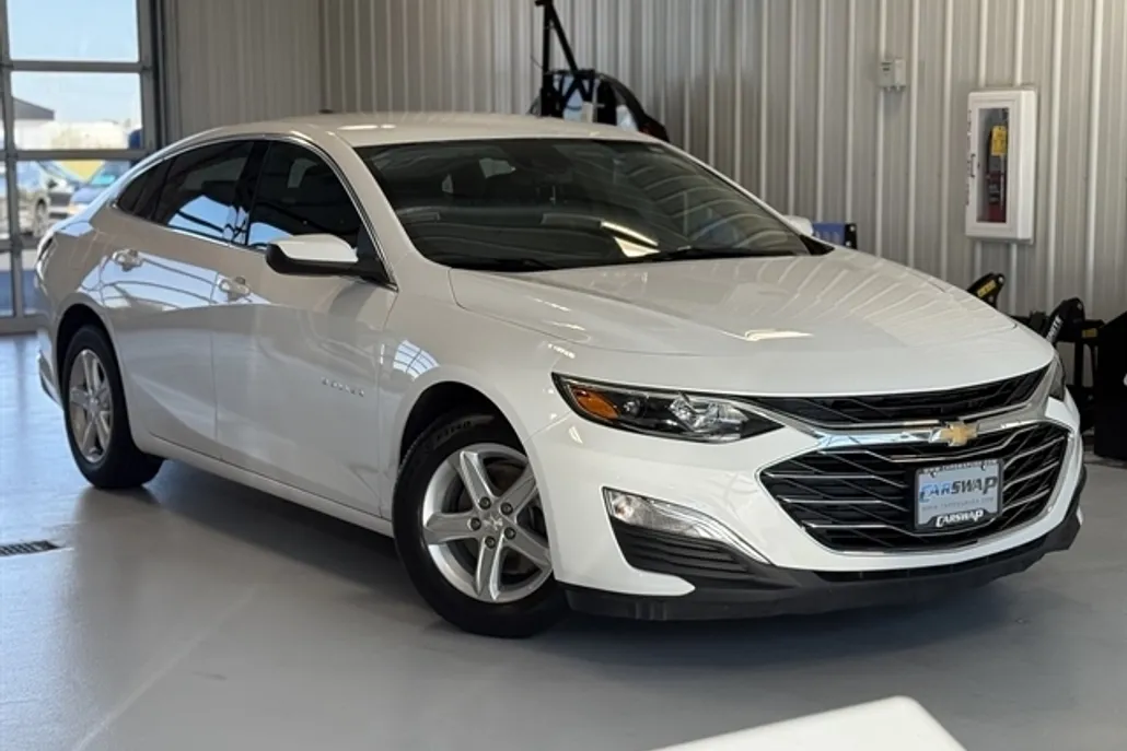 2023 Chevrolet Malibu LS photo 1