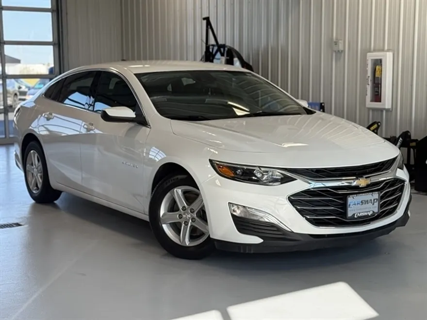 2023 Chevrolet Malibu LS photo 1