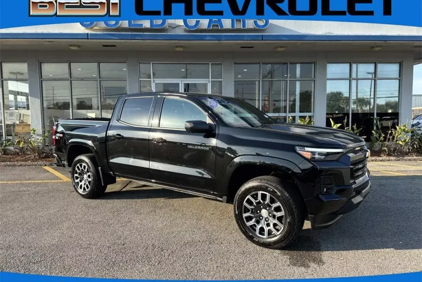 2024 Chevrolet Colorado LT photo 1