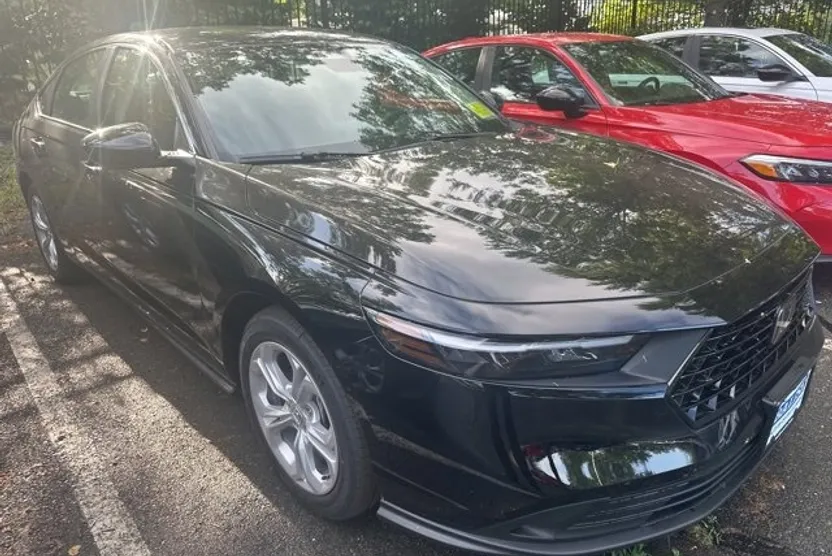 2025 Honda Accord LX photo 1