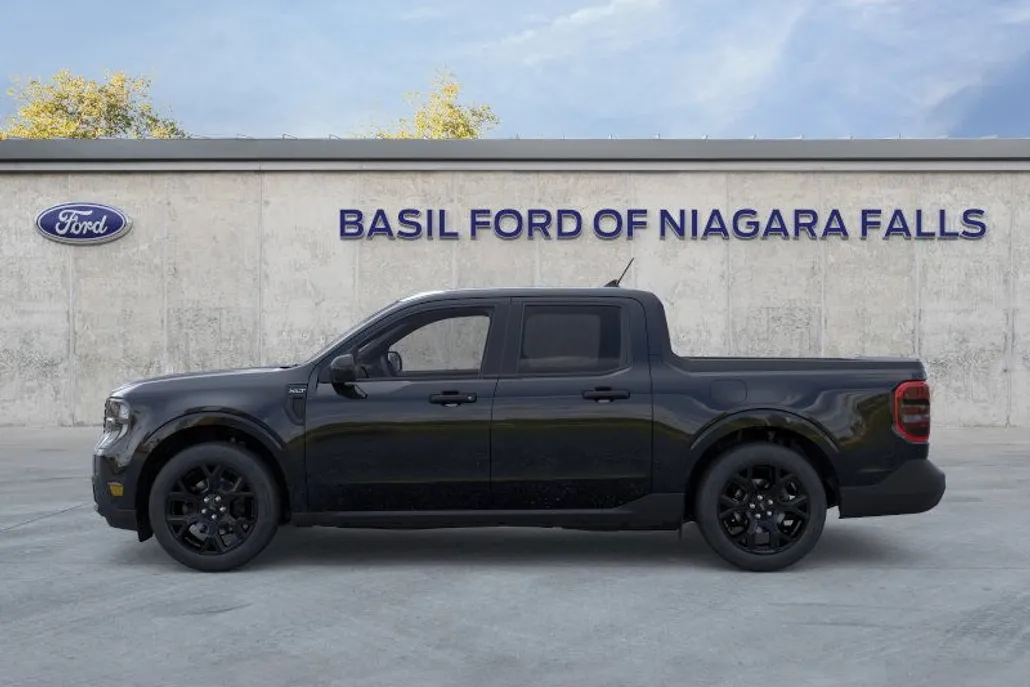 2025 Ford Maverick XLT photo 1
