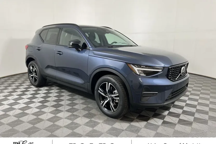 2026 Volvo XC40 Core photo 1