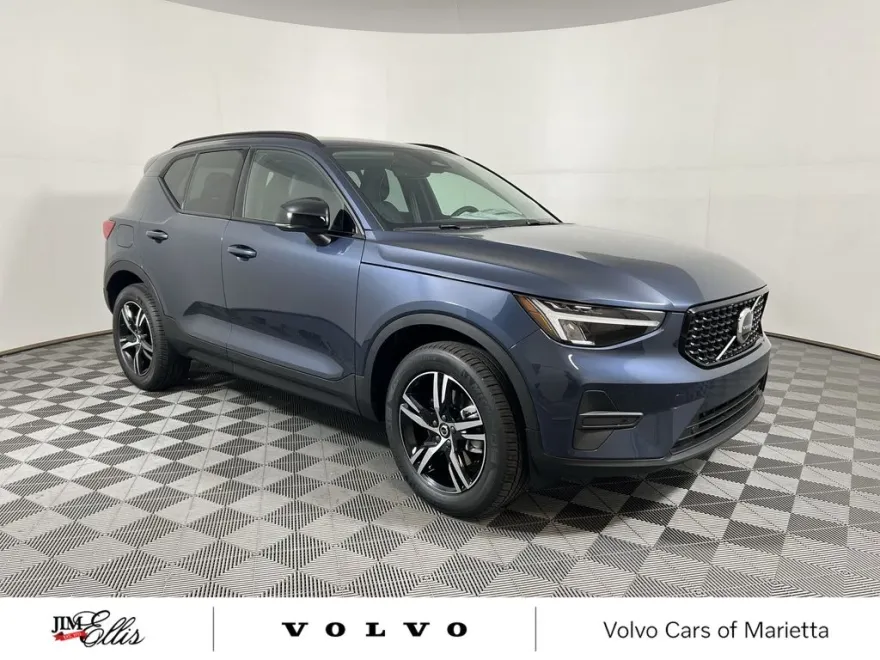 2026 Volvo XC40 Core photo 1