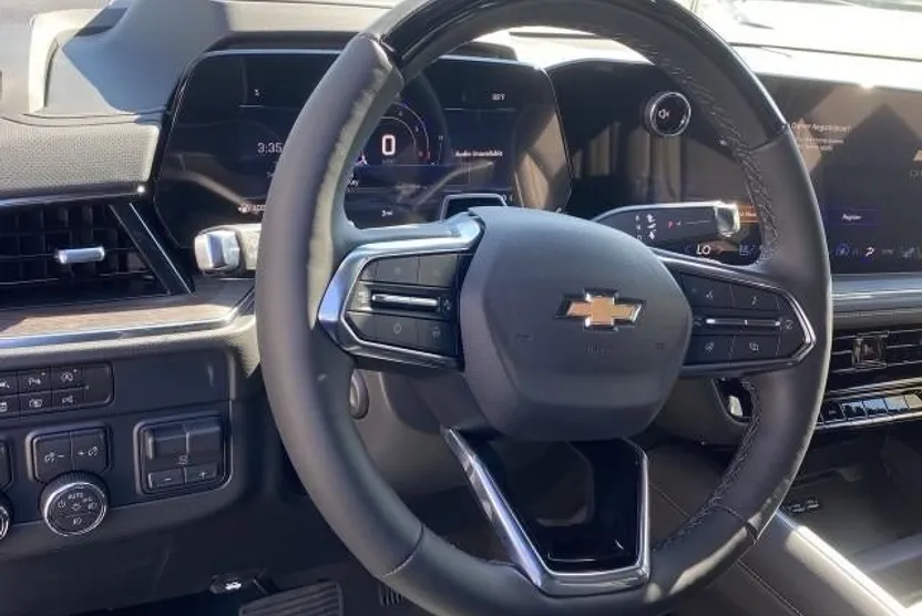 2026 Chevrolet Suburban Premier photo 1