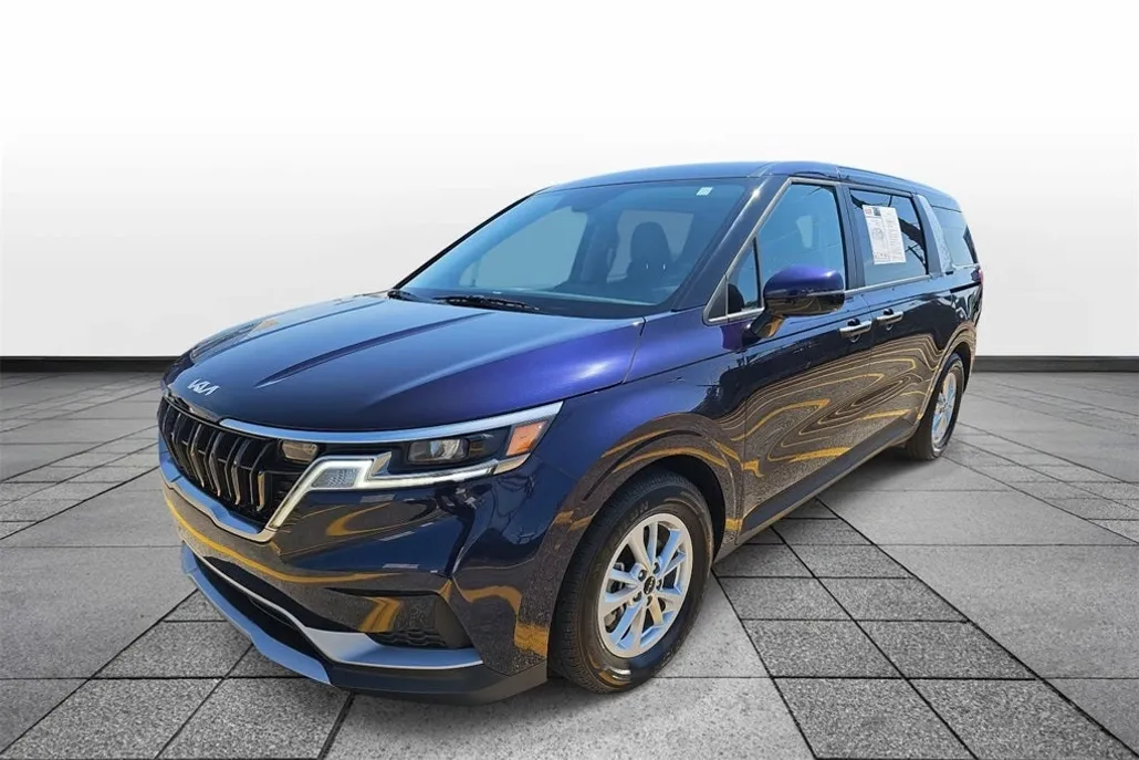 2023 Kia Carnival LX photo 1