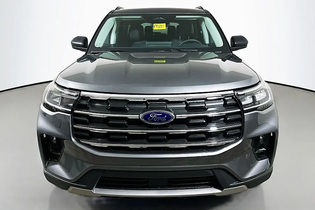 2025 Ford Explorer photo 1
