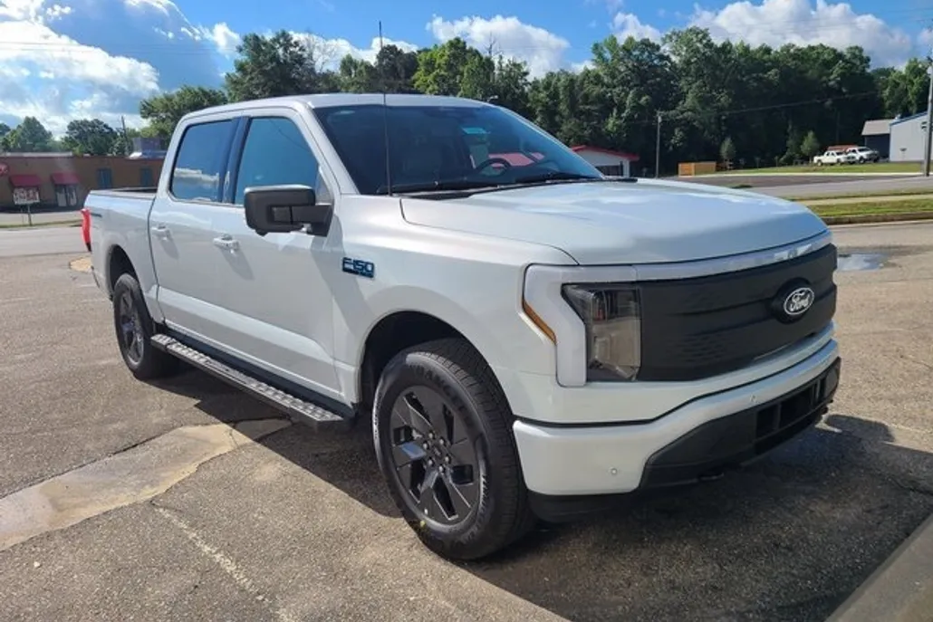 2025 Ford F-150 Lightning photo 1