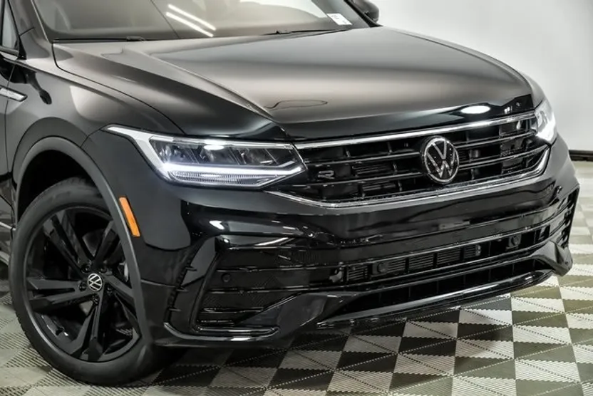 2023 Volkswagen Tiguan SE R-Line Black photo 1