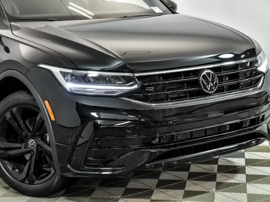 2023 Volkswagen Tiguan SE R-Line Black photo 1