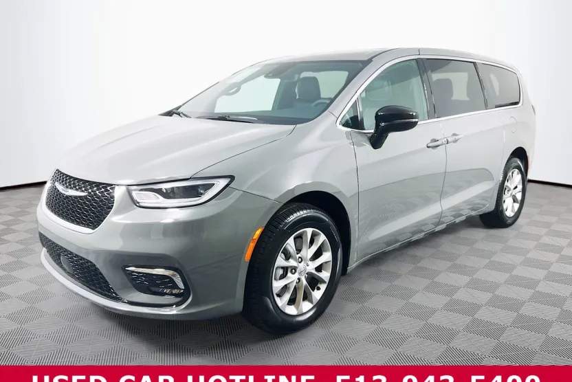 2025 Chrysler Pacifica photo 1
