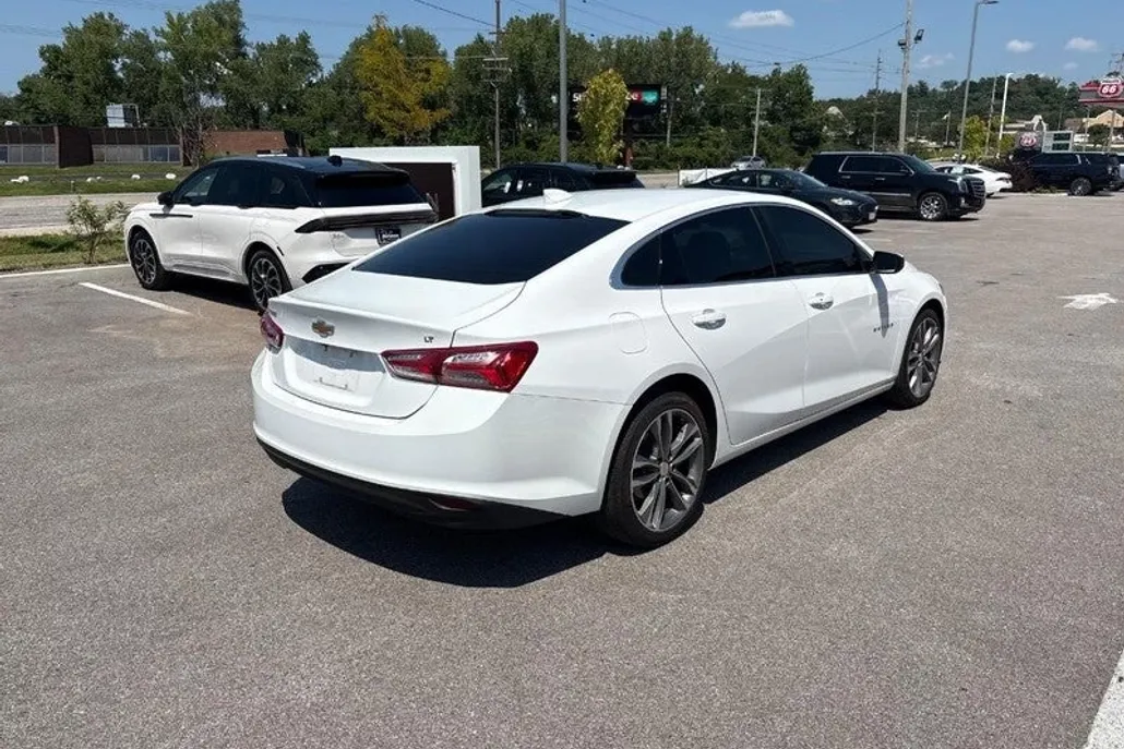 2022 Chevrolet Malibu 1LT photo 1