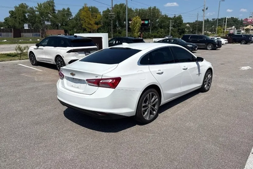 2022 Chevrolet Malibu 1LT photo 1