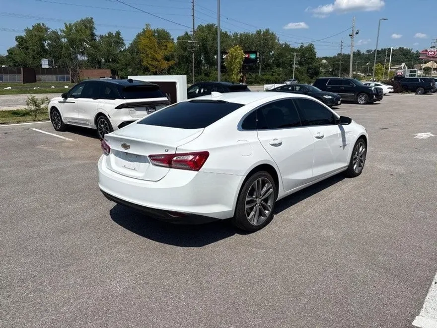2022 Chevrolet Malibu 1LT photo 1