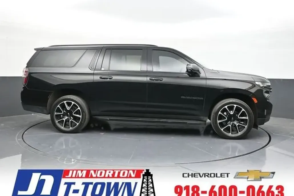 2022 Chevrolet Suburban RST photo 1
