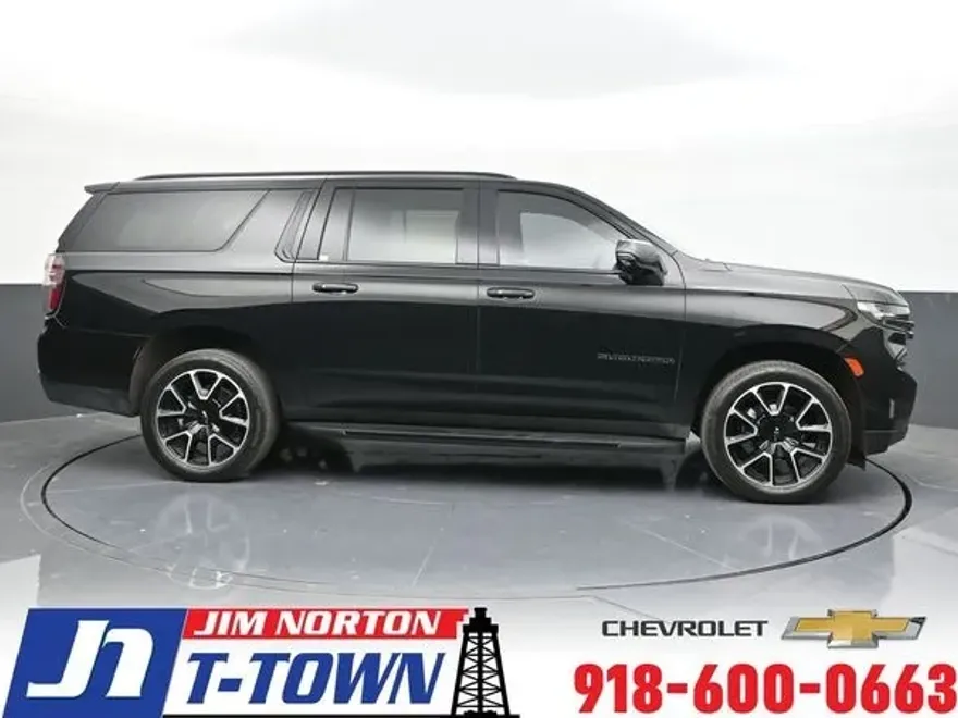 2022 Chevrolet Suburban RST photo 1