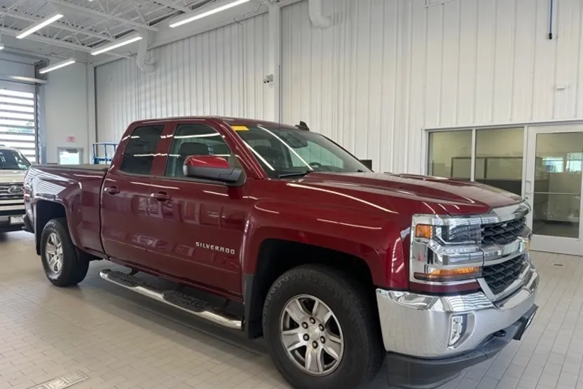 2016 Chevrolet Silverado 1500 LT photo 1