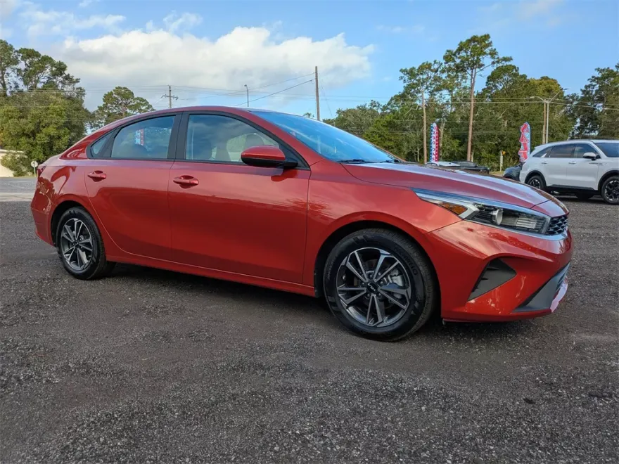2023 Kia Forte LXS photo 1