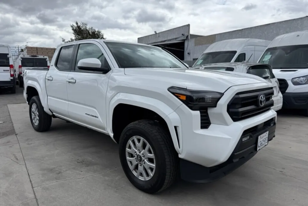 2024 Toyota Tacoma SR5 photo 1