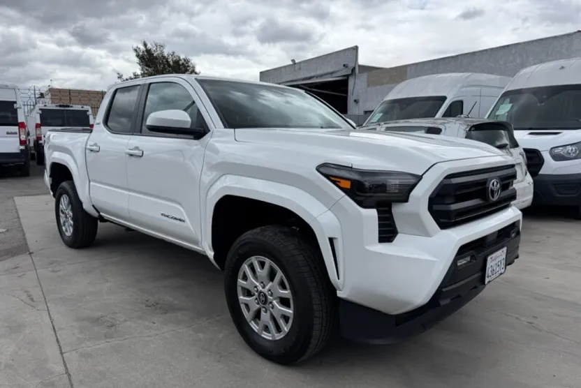2024 Toyota Tacoma SR5 photo 1