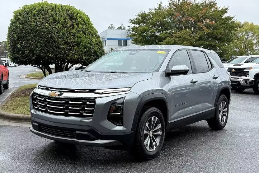2025 Chevrolet Equinox LT photo 1