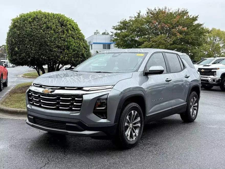 2025 Chevrolet Equinox LT photo 1