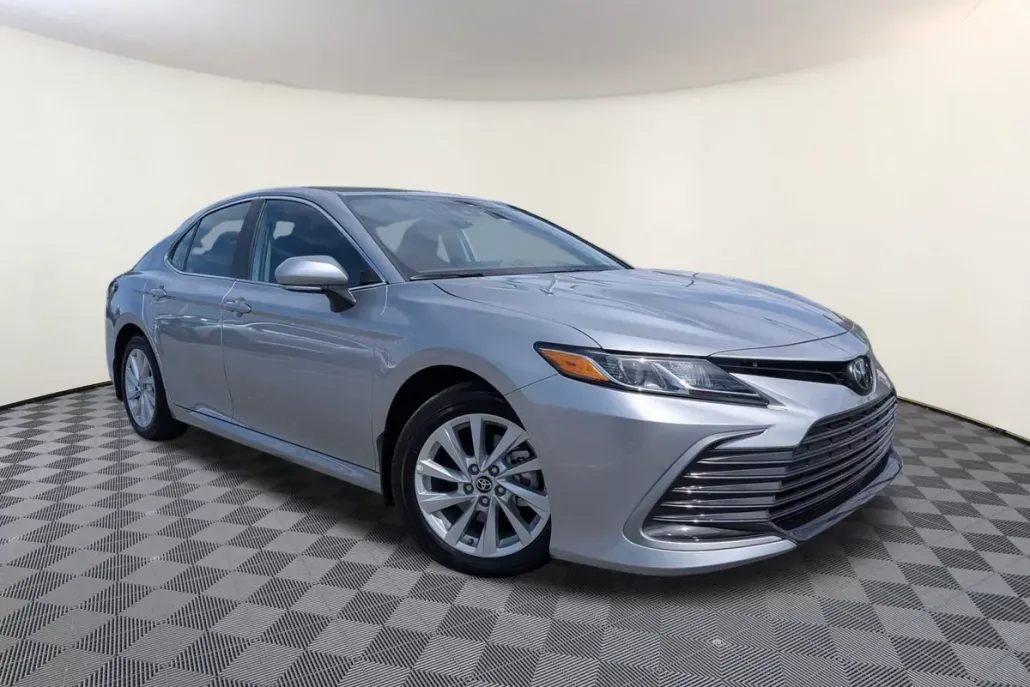 2024 Toyota Camry LE photo 1