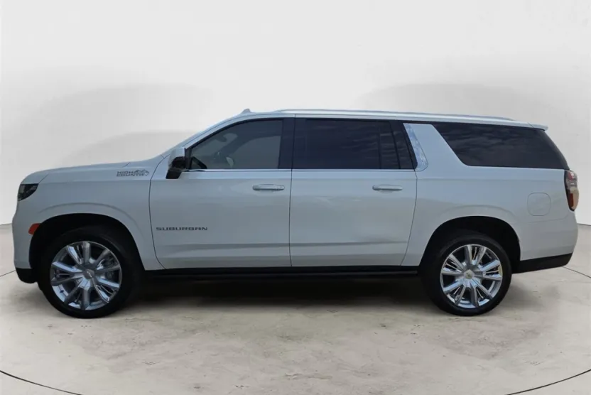 2021 Chevrolet Suburban High Country photo 1