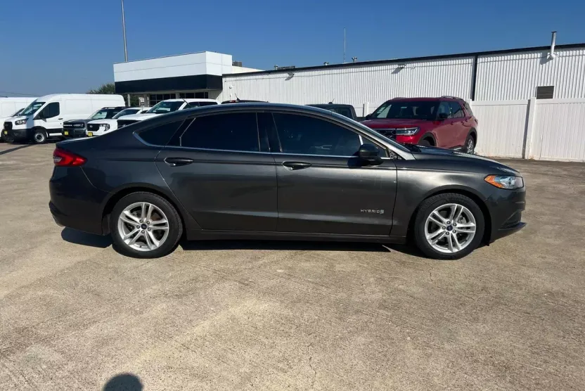 2018 Ford Fusion Hybrid SE photo 1