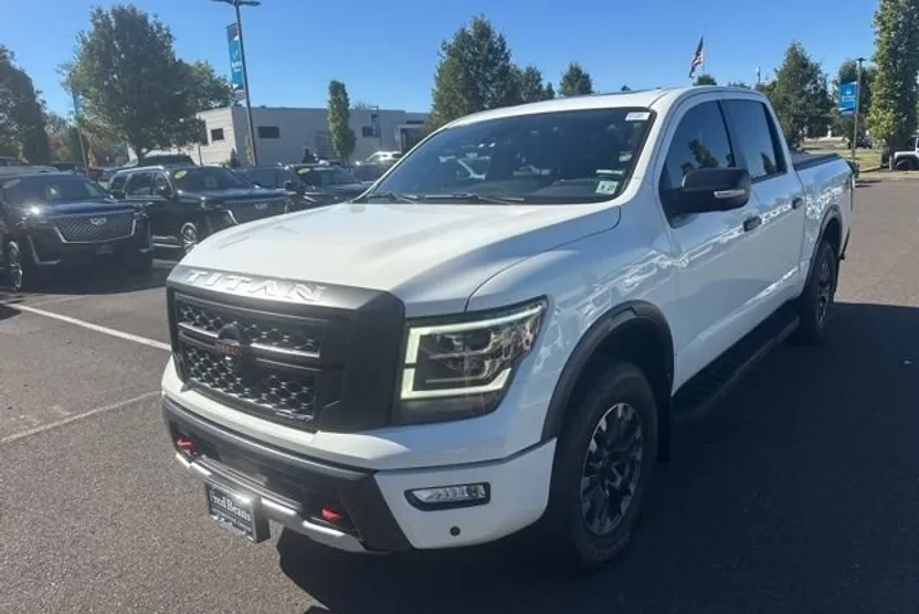 2022 Nissan Titan PRO-4X photo 1