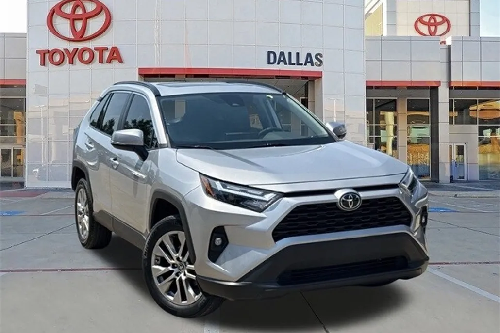 2022 Toyota RAV4 XLE Premium photo 1