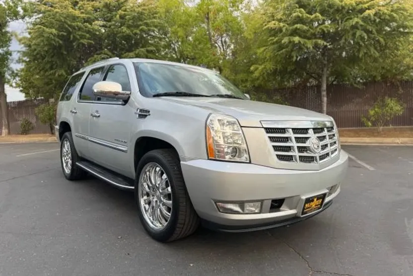 2011 Cadillac Escalade Sport photo 1