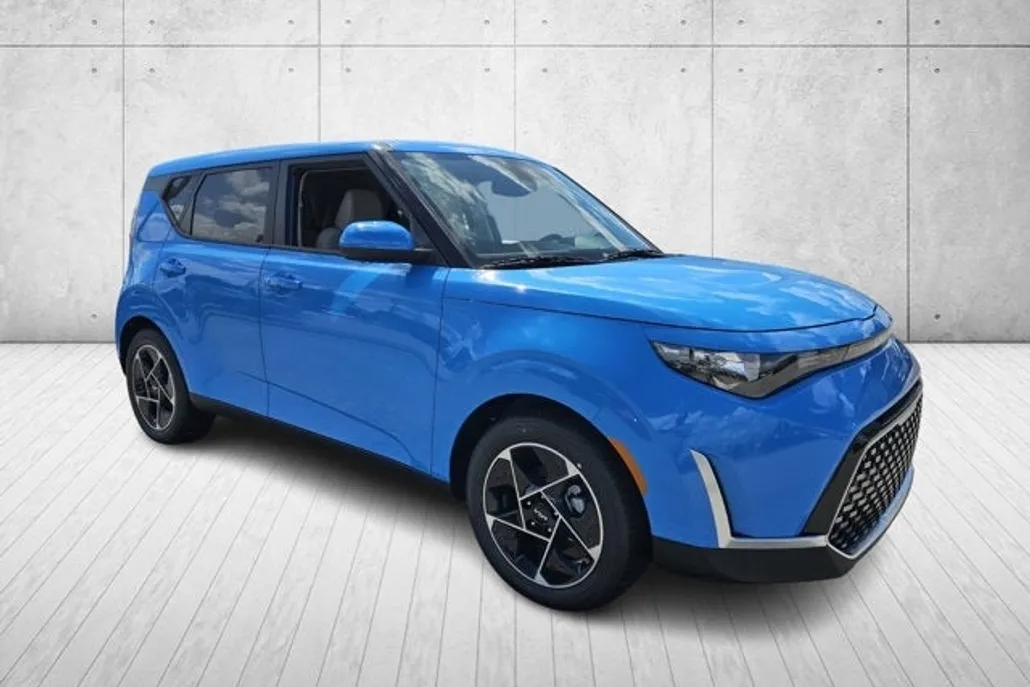 2025 Kia Soul EX photo 1