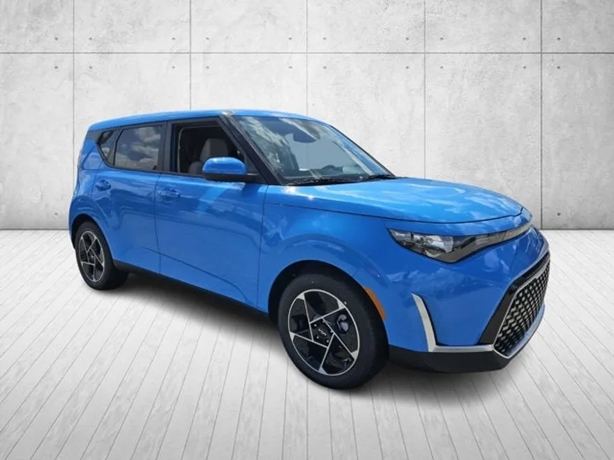 2025 Kia Soul EX photo 1