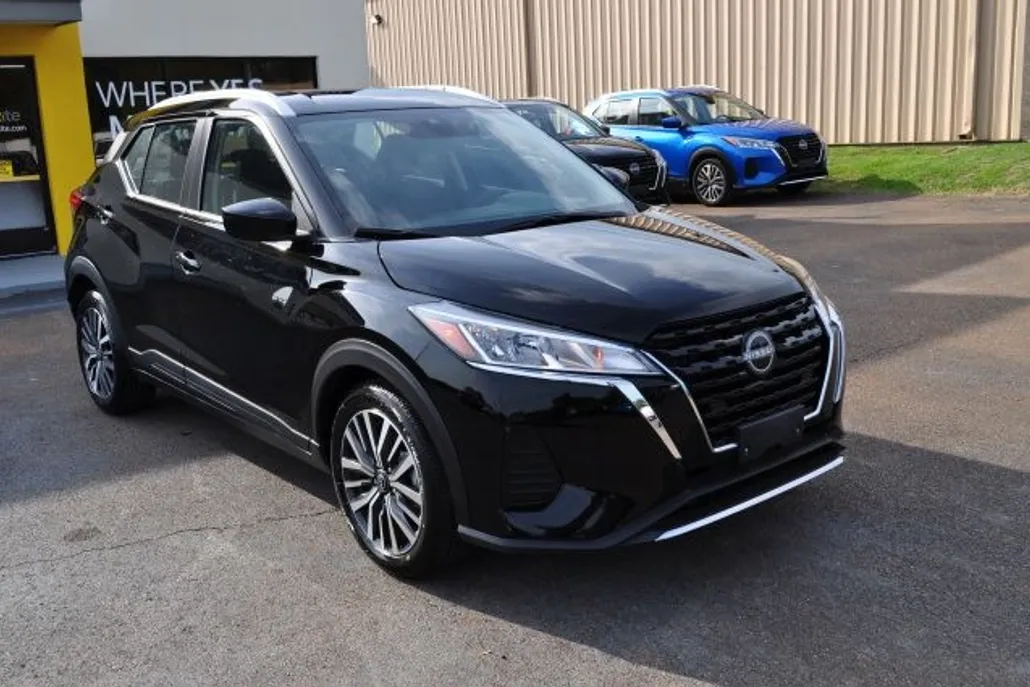 2024 Nissan Kicks SV photo 1