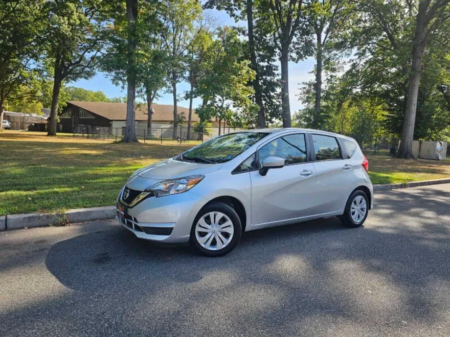 2017 Nissan Versa Note SV photo 1