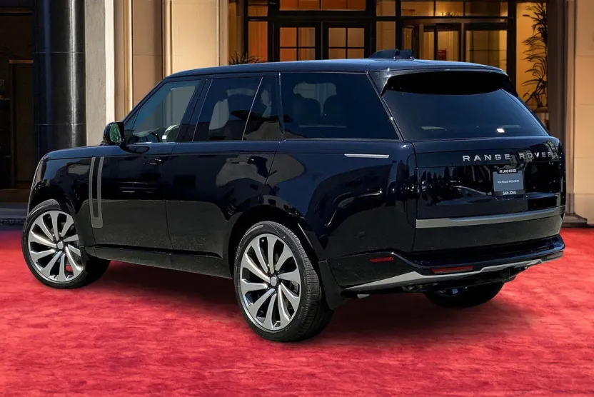 2025 Land Rover Range Rover SE photo 1