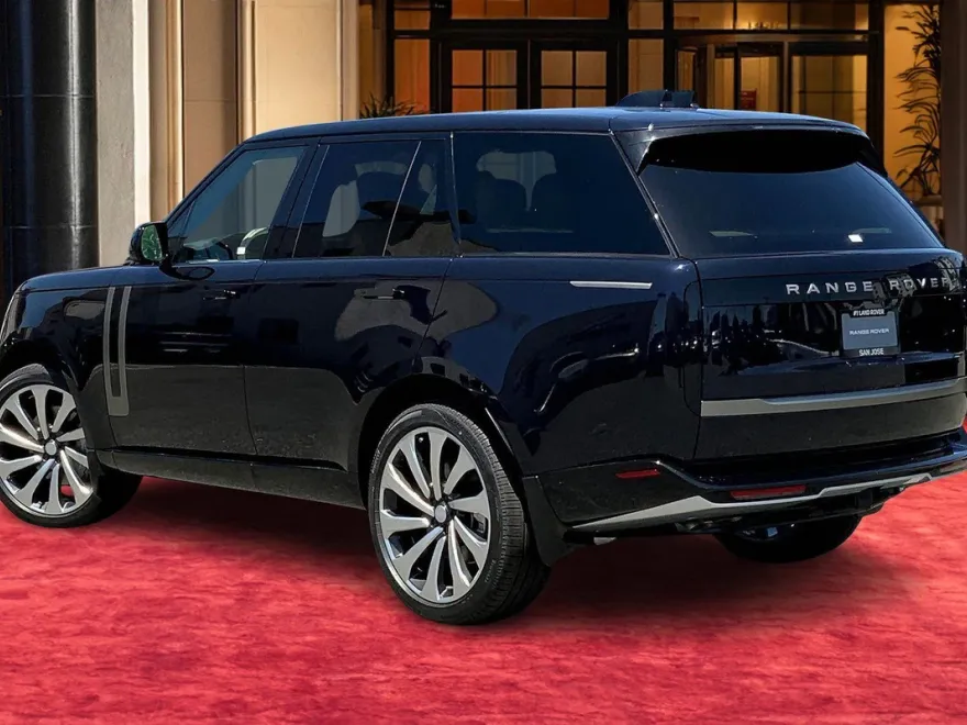 2025 Land Rover Range Rover SE photo 1