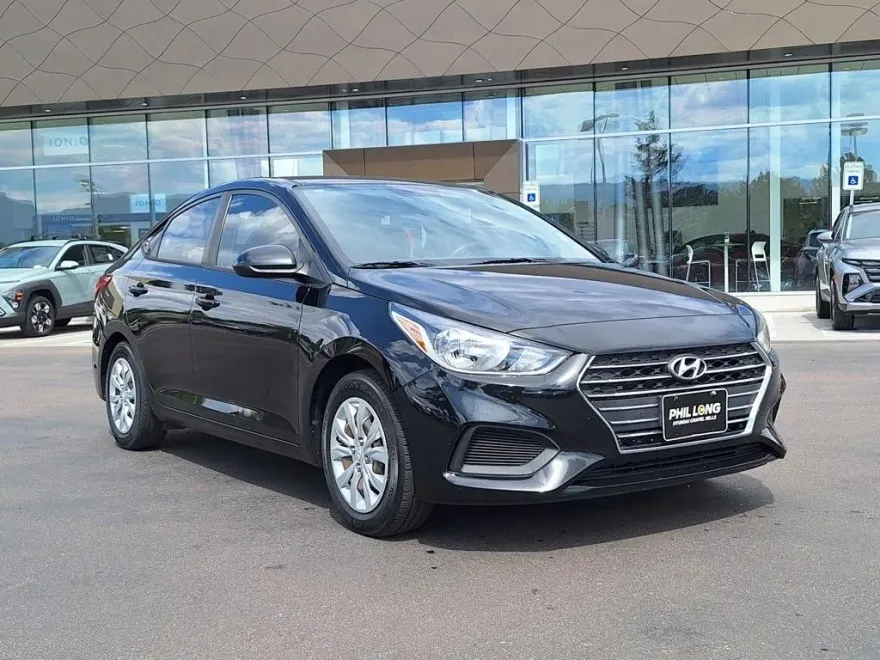 2020 Hyundai Accent SE photo 1