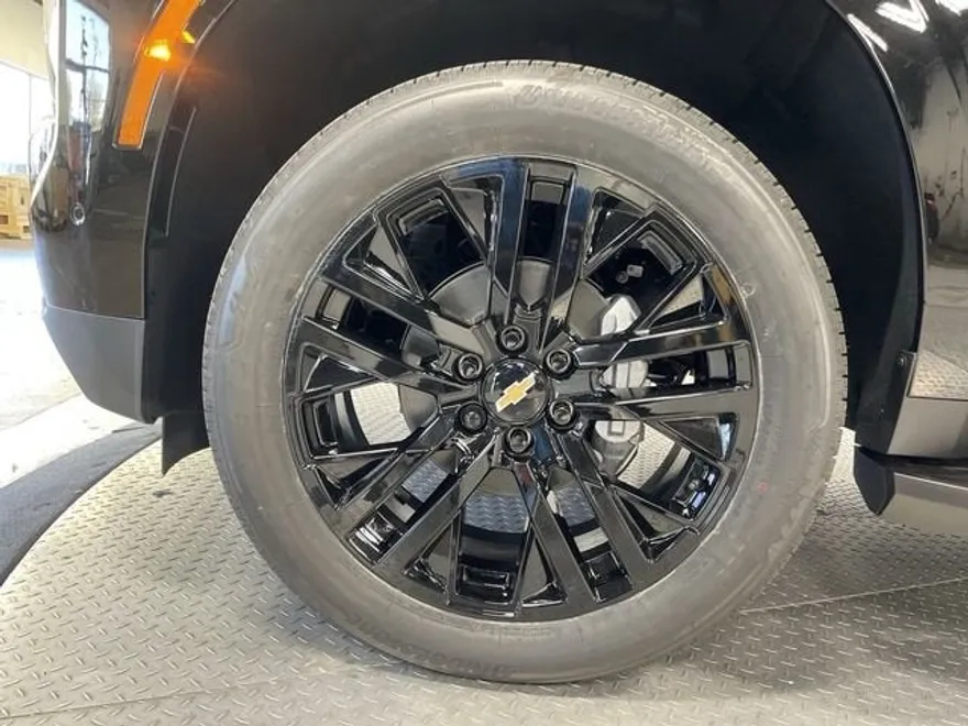 2025 Chevrolet Suburban Premier photo 1