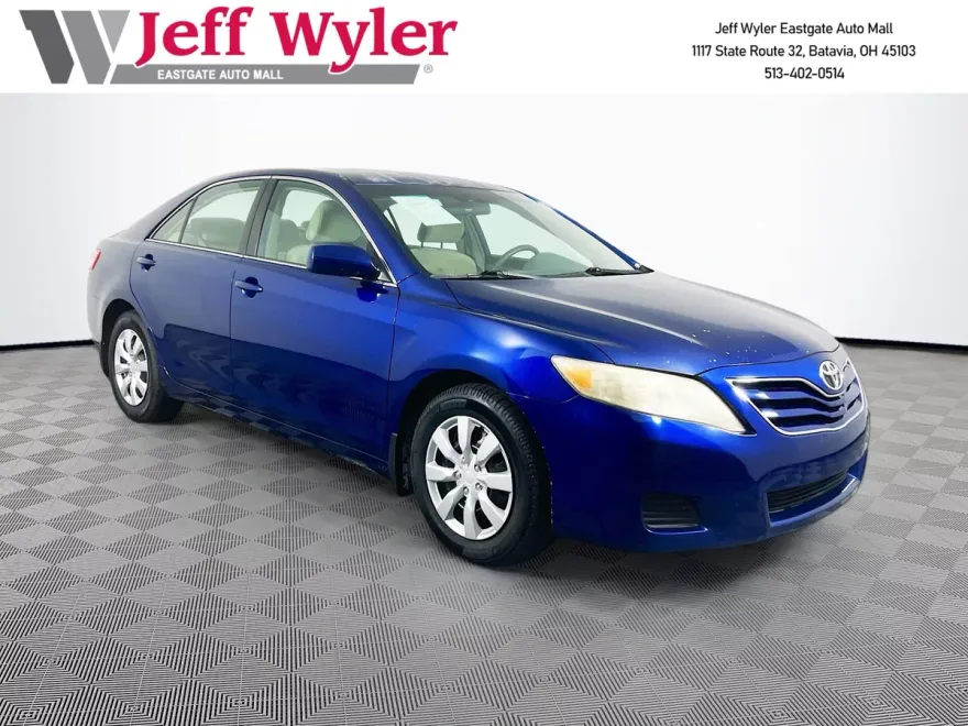 2010 Toyota Camry LE photo 1