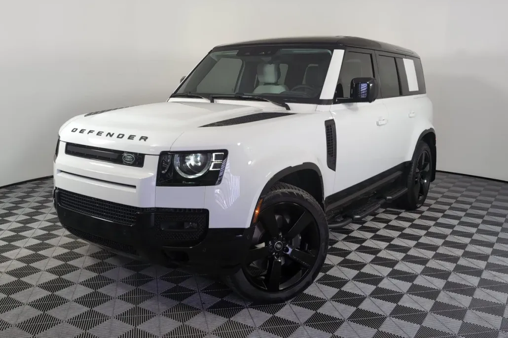 2025 Land Rover Defender 110 X-Dynamic SE photo 1