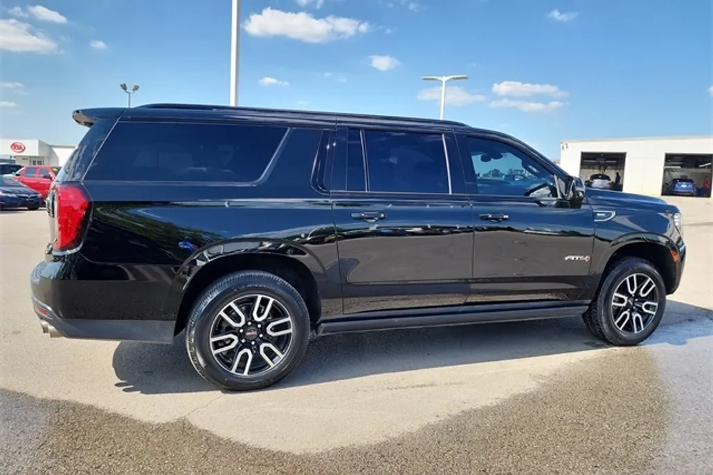 2022 Gmc Yukon XL AT4 photo 1