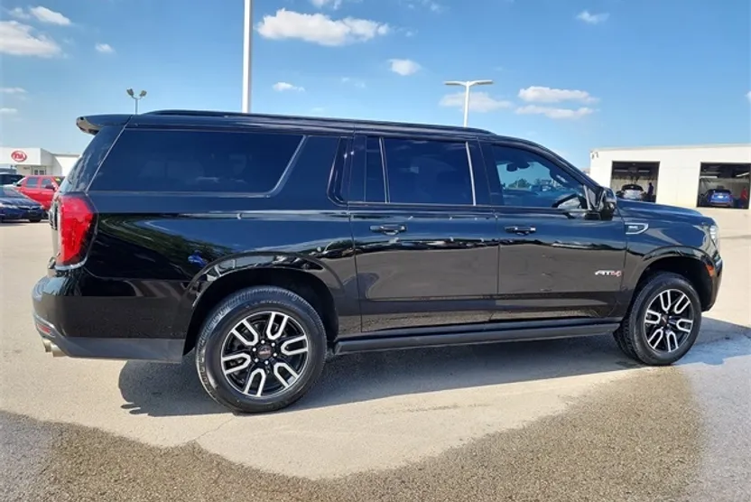 2022 Gmc Yukon XL AT4 photo 1