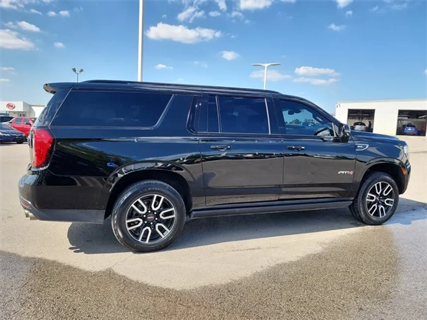 2022 Gmc Yukon XL AT4 photo 1
