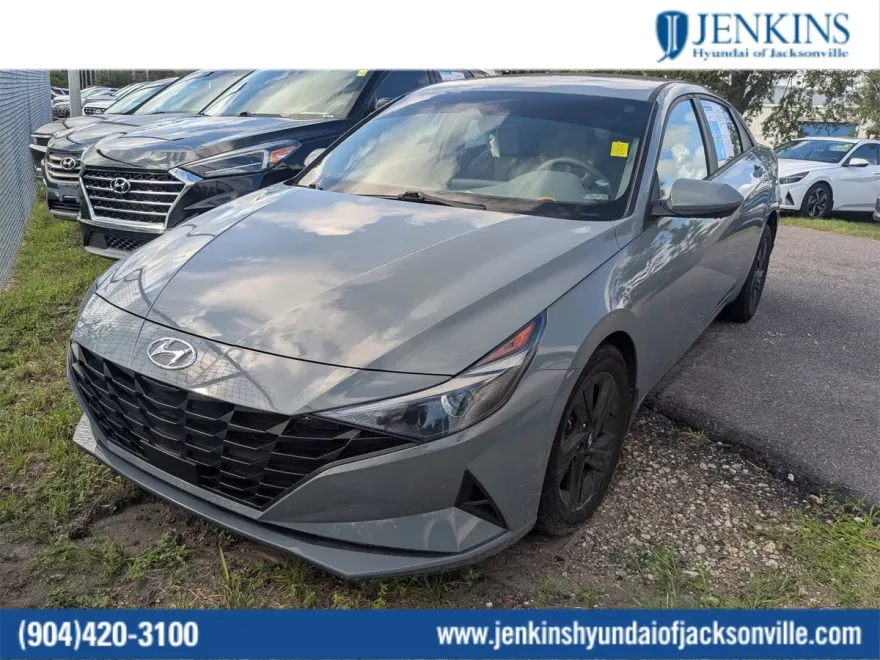 2022 Hyundai Elantra SEL Convenience photo 1