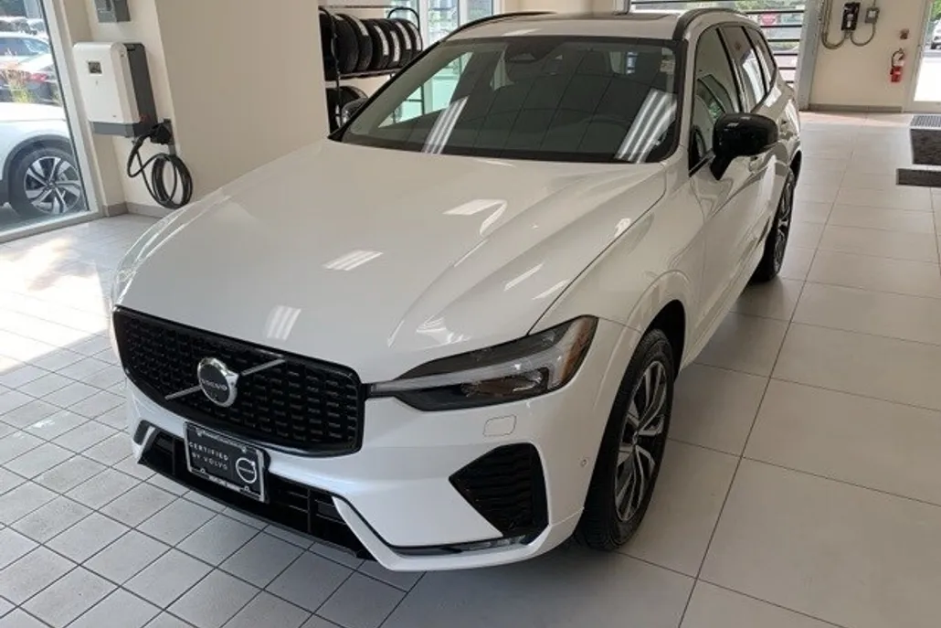 2024 Volvo XC60 B5 Plus photo 1