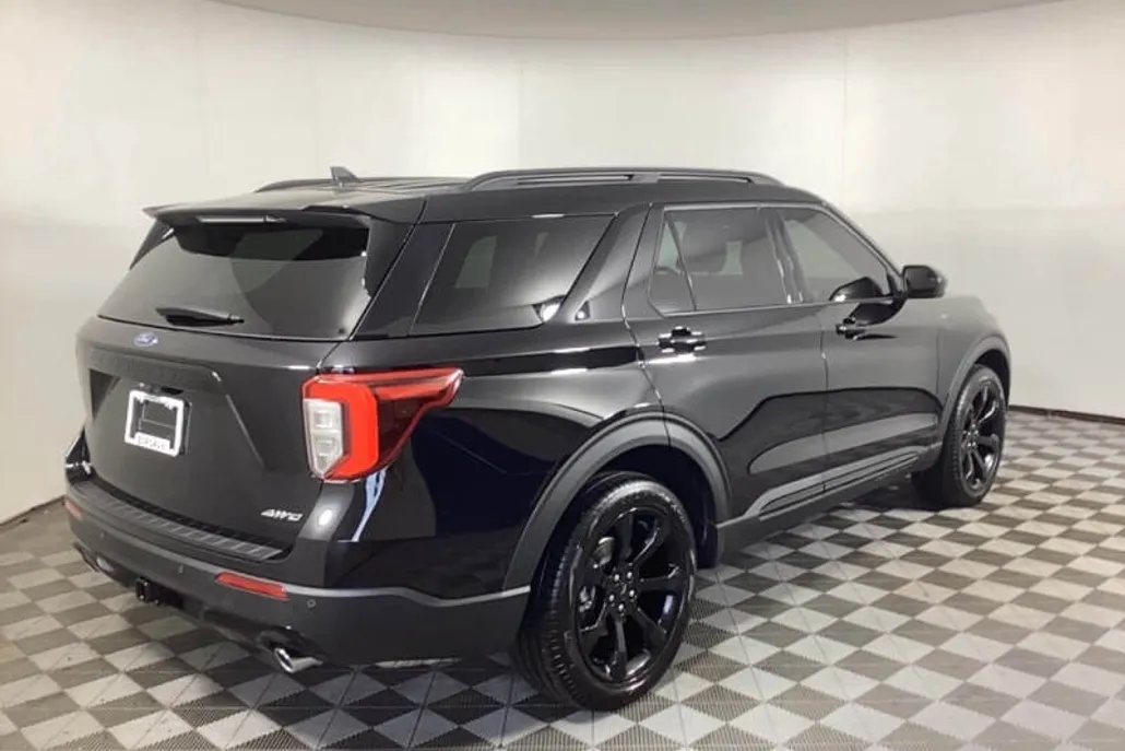 2023 Ford Explorer ST ST-Line photo 1