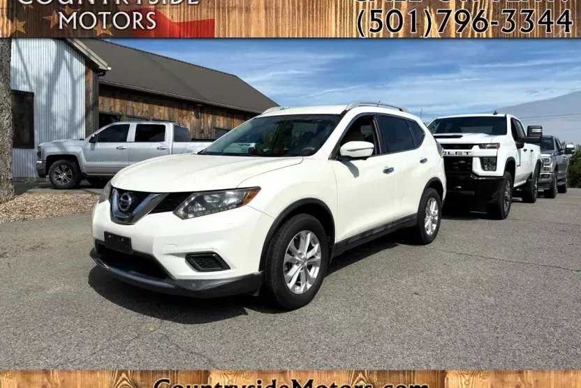 2015 Nissan Rogue SV photo 1