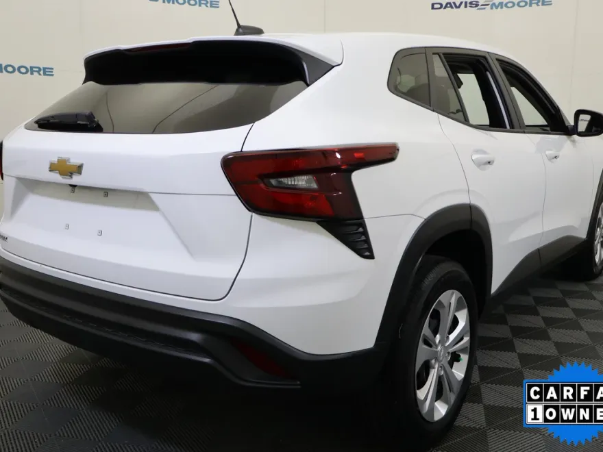 2025 Chevrolet Trax LS photo 1