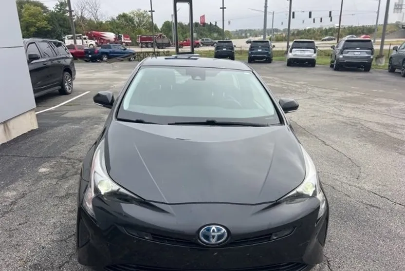 2018 Toyota Prius Two photo 1